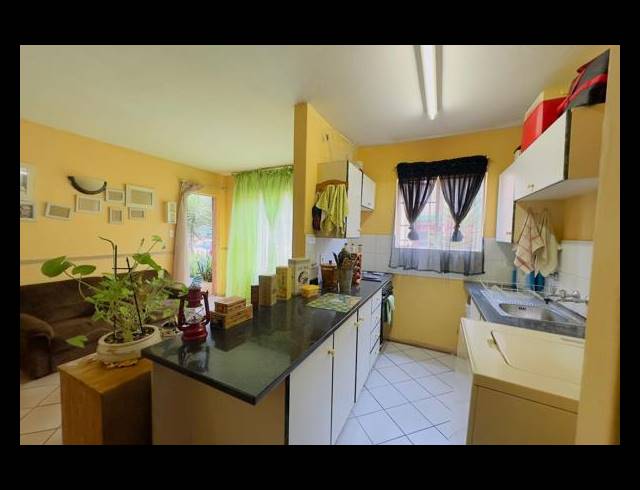 2 BEDROOM APARTMENT FOR SALE IN ALBERTON NORTH